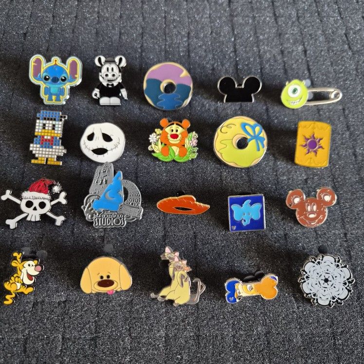 20 Disney trading pins lot set.Tradeable at all disney parks.