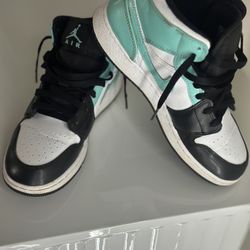 Air Jordan 1 Mid 6Y