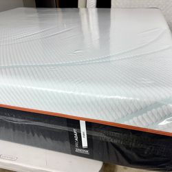 King mattress TEMPURPEDIC PRO-ADAPT contour FIRM (mattress only) extra fee delivery   Never slept on/// this mattress is from display store     Availa