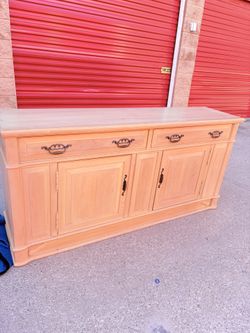 Tomasville credenza / Buffett/ tv stand 72 wide 35 tall 17 deep