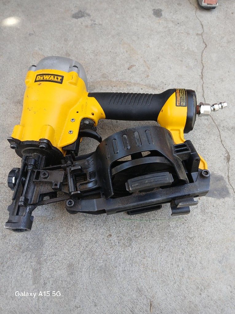 DEWALT COIL ROOFING/SIDING NAIL GUN