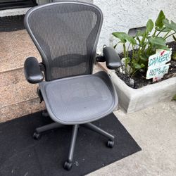 Herman Miller Aeron Size B 