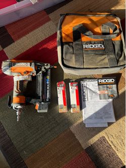 RIDGID 18 Gauge Brad Nailer Pneumatic Tool Bundle w/ Nails & Carry Bag - EUC