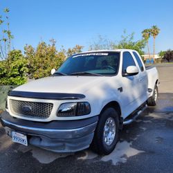 Ford F 150... 2001  ..  176 000 Millas