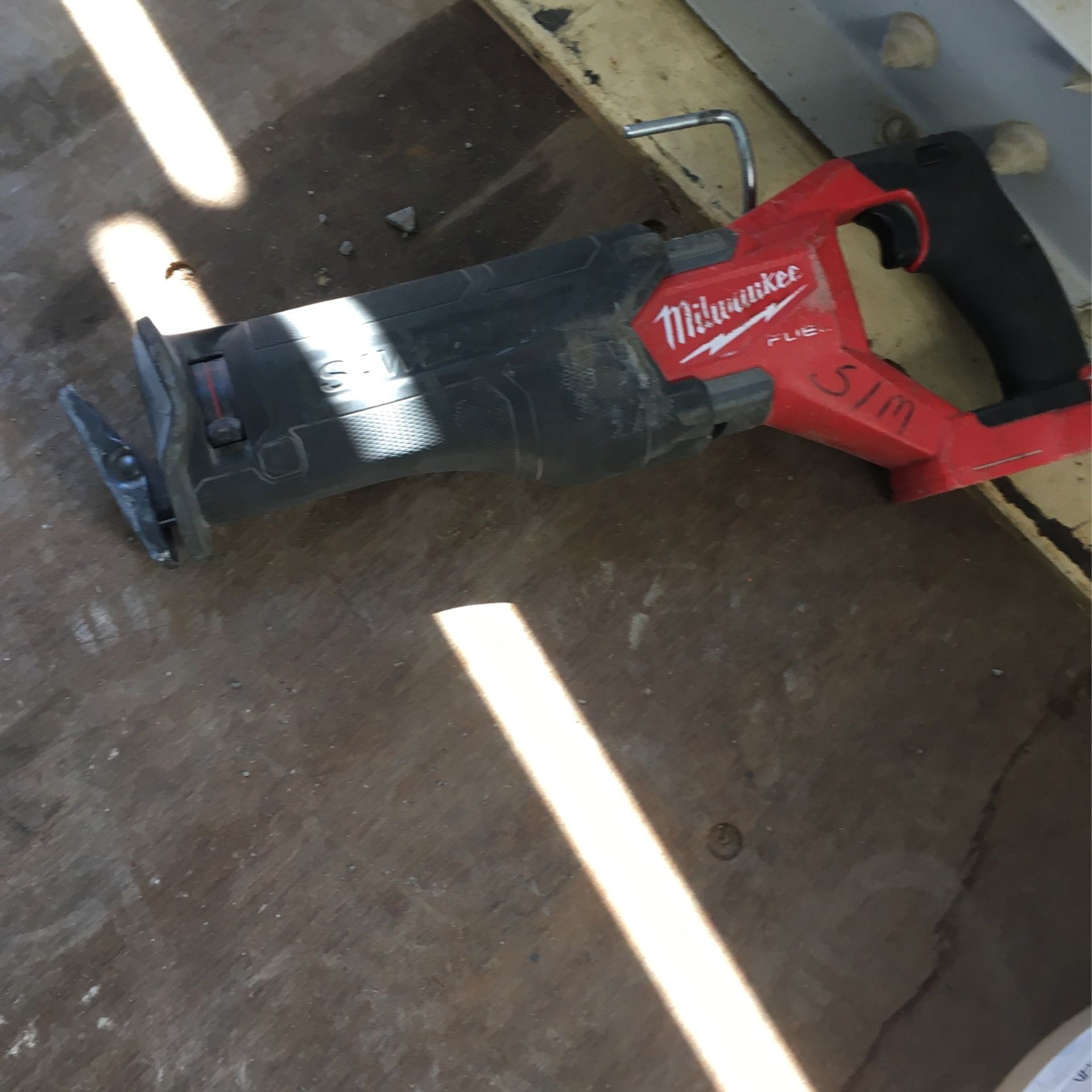 Milwaukee Sawzall With Battery