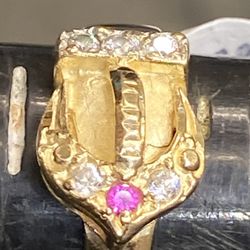 14 Kt Gold Buckle Ring Size 8 At 4.5 Grams