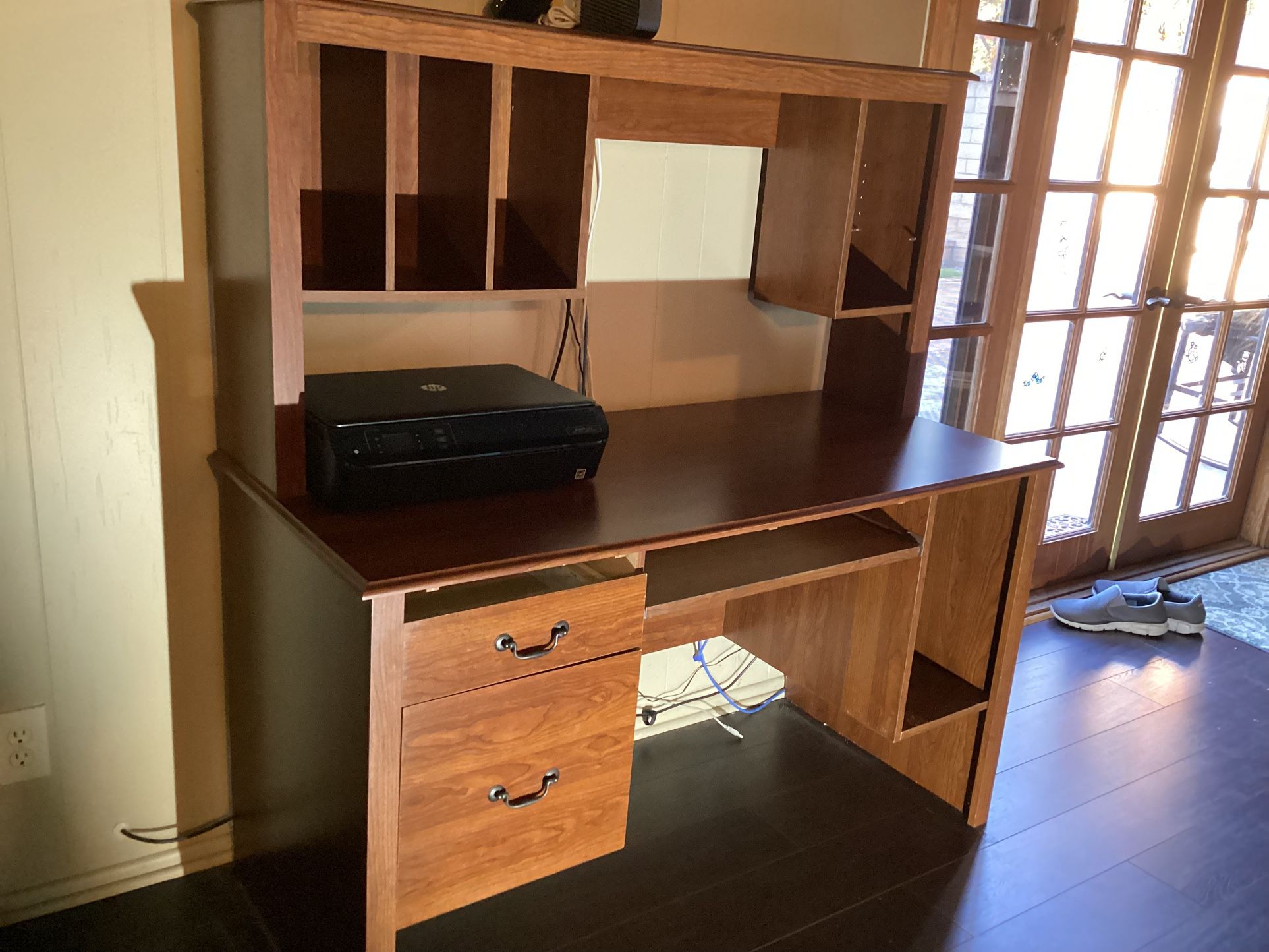Free Desk With Hutch