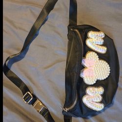 Minnie mouse "mom" fanny pack