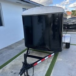 ENCLOSED TRAILER  5x8