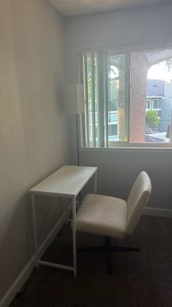 Modern Floor Lamp with Remote & 2 Smart Bulbs