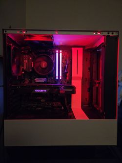 Gaming pc with monitor and peripherals
