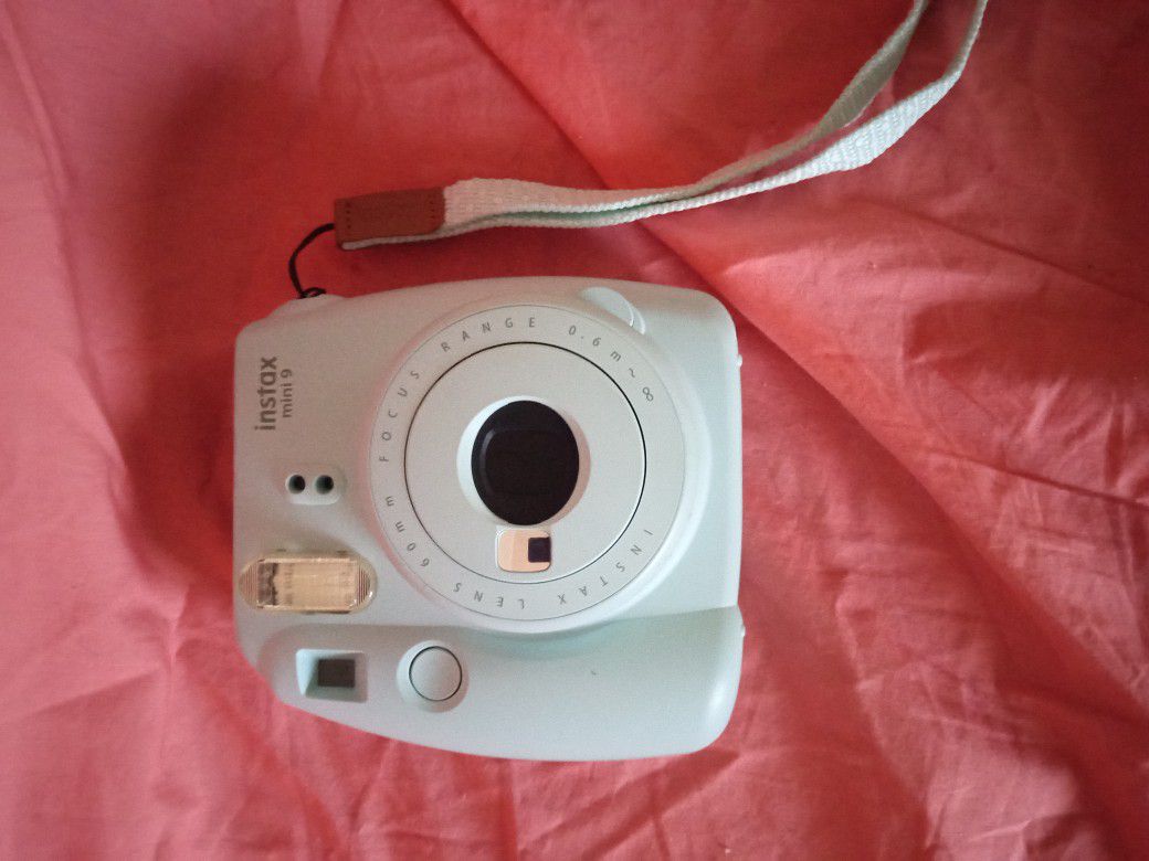 Fujifilm Mini 9  Instax Polaroid Camera 