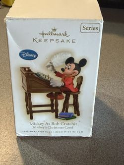 2009  HALLMARK  MICKEY AS BOB CRATCHIT  MICKEY CHRISTMAS CAROL ORNAMENT DISPLAY