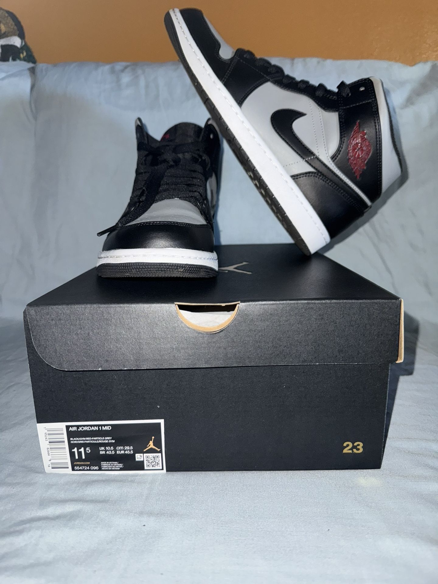 Jordan 1 Mid Top