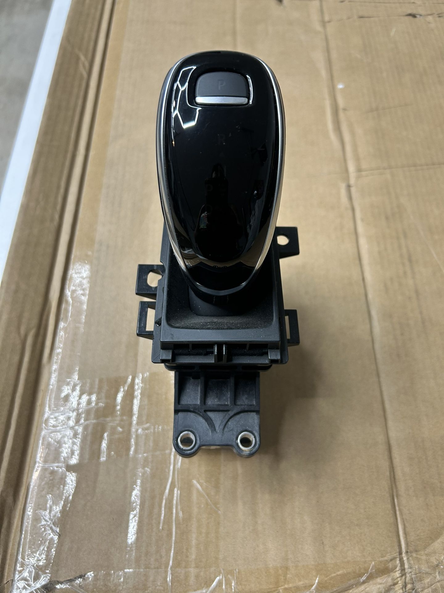21-24 Escalade Gear Shift Assembly 