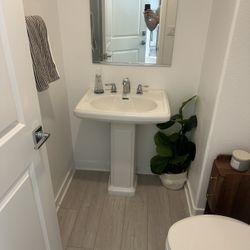 Pedestal Sink With Faucet 