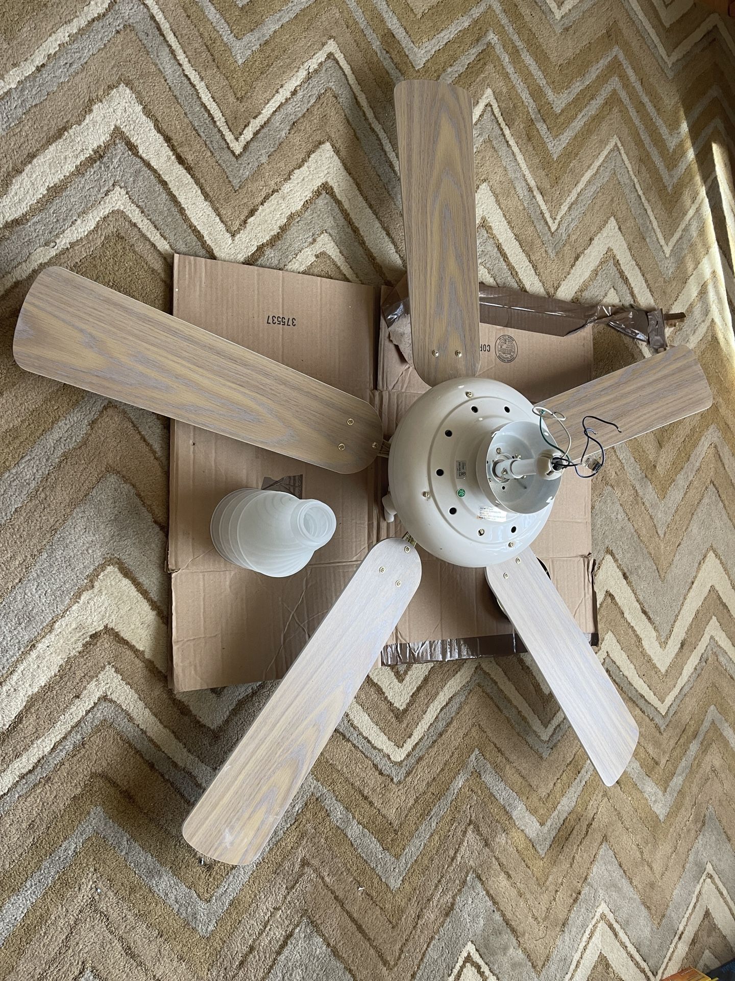 Hunter Ceiling Fan, 5-Blade, 4-Lamps