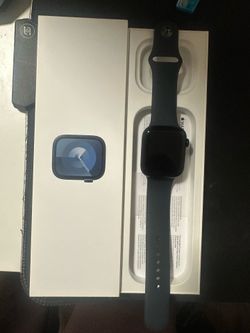 Title: Apple Watch Series 9 GPS 45mm Midnight – Excellent Condition w/ Box & Charger