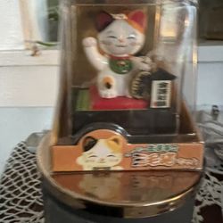 Solar Maneki Neko Lucky Cat Bobble Head Figurine Figure Disney Mitsukoshi
