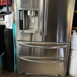 Refrigerator 