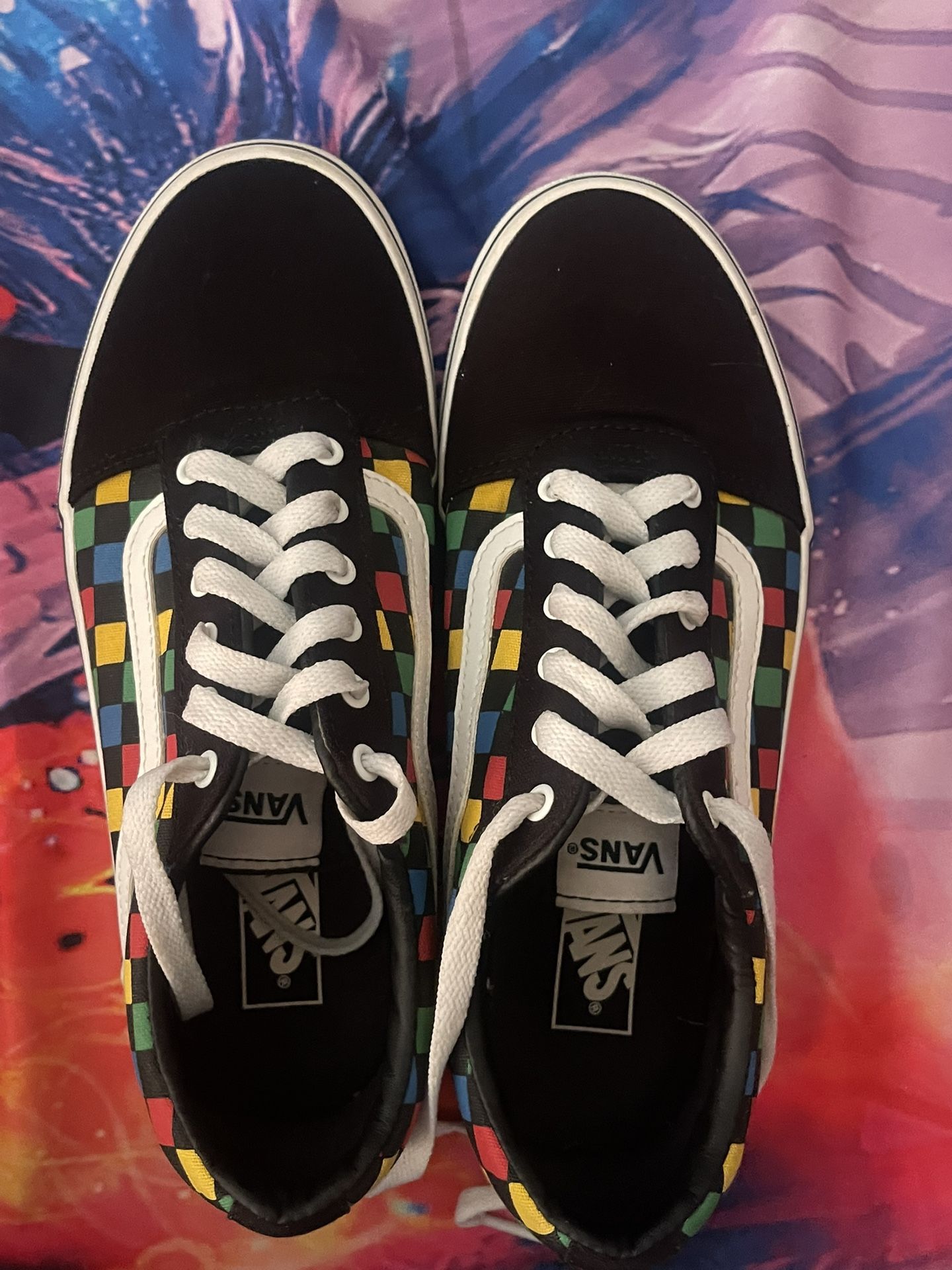 checkerboard Vans Size 7