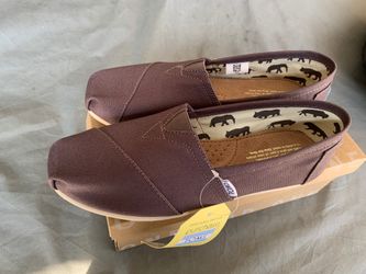 Women classic toms size 8