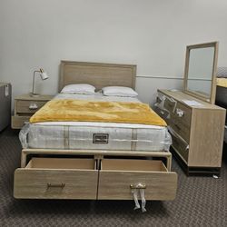 Queen Bedframe 