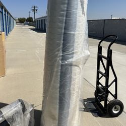 Brand New. 10” King Size Mattress. Hybrid MemoryFoam/innerspring Combination 