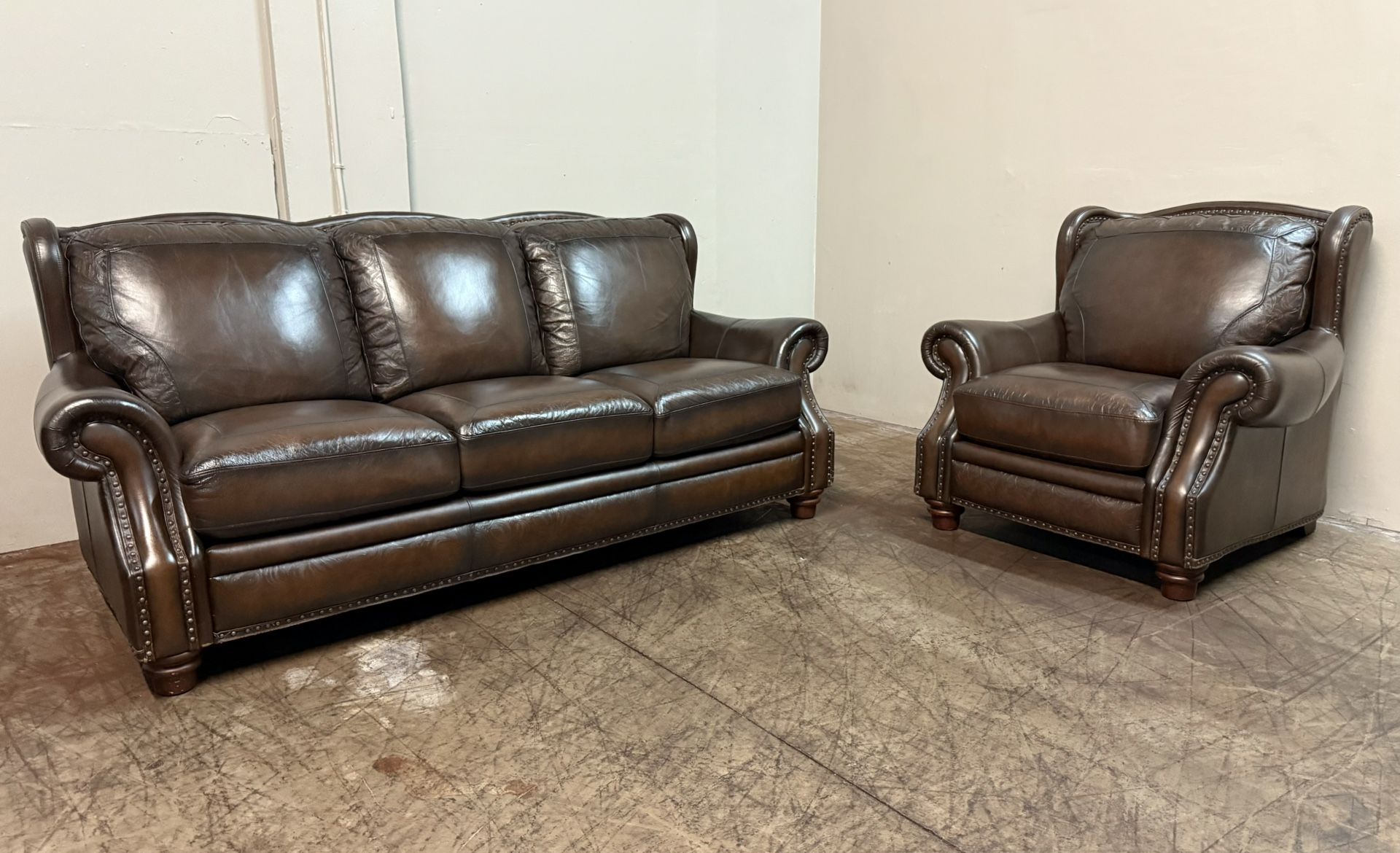 Western Style Sofas Set