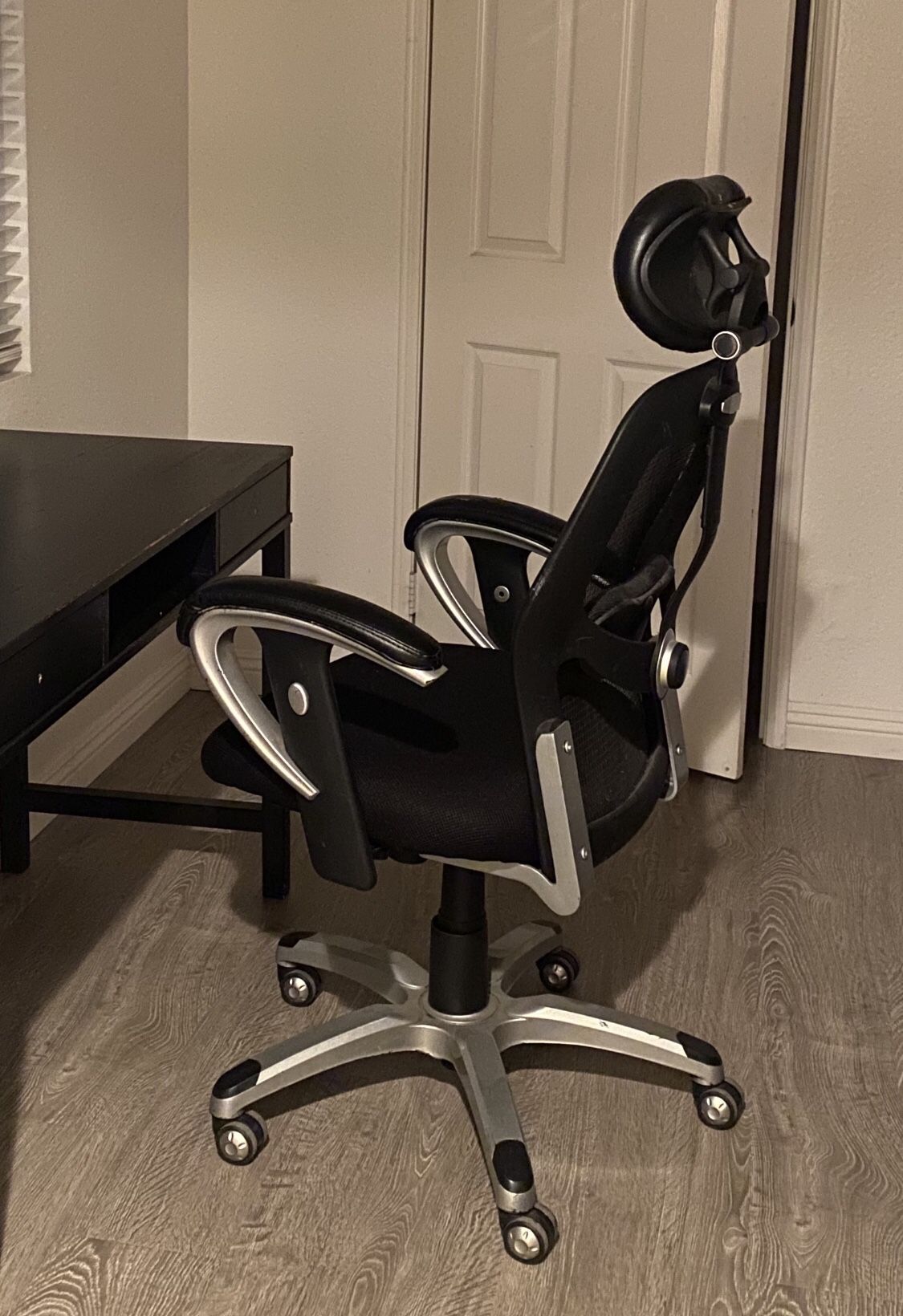 Executive chair (ergonomic)