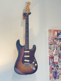 2013 Fender Standard Stratocaster MIM Sunburst - Excellent Condition $550 OBO