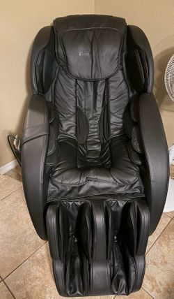 Like-new electric massage chair with heat and remote control