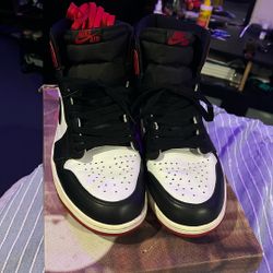  Air Jordan 1 Retro High OG 'Black Toe Reimagined'