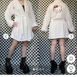 Hello Kitty robe Size M 