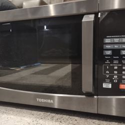 Toshiba Microwave (Like New)