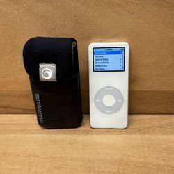 2005 Apple iPod Nano 4Gb Loaded With Great Songs Lots of Artists