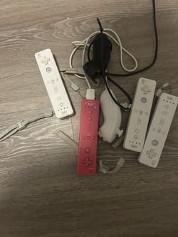 Nintendo Wii Bundle – Console, Accessories & Games