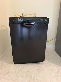 Dishwasher Bosch Evolution 300 Series ( Like New) Black