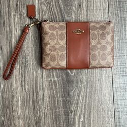 Coach Women’s Signature Small Wristlet