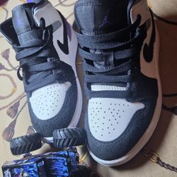  Children's Nike Air Jordan 1 Mid SE . 