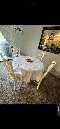 Table with 4 chairs