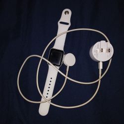 Apple Watch SE 44m Works Perfectly And Comes With Charger