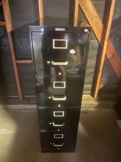 Fireproof filing cabinet with key - priced to sell