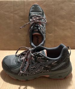 LIKE NEW!ASICS GEL-Venture 6 (Charcoal, Salmon & Leopard Heel) women’s size 8
