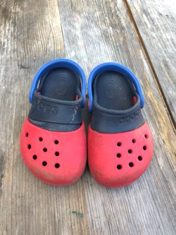 Crocs toddler shoe size 7