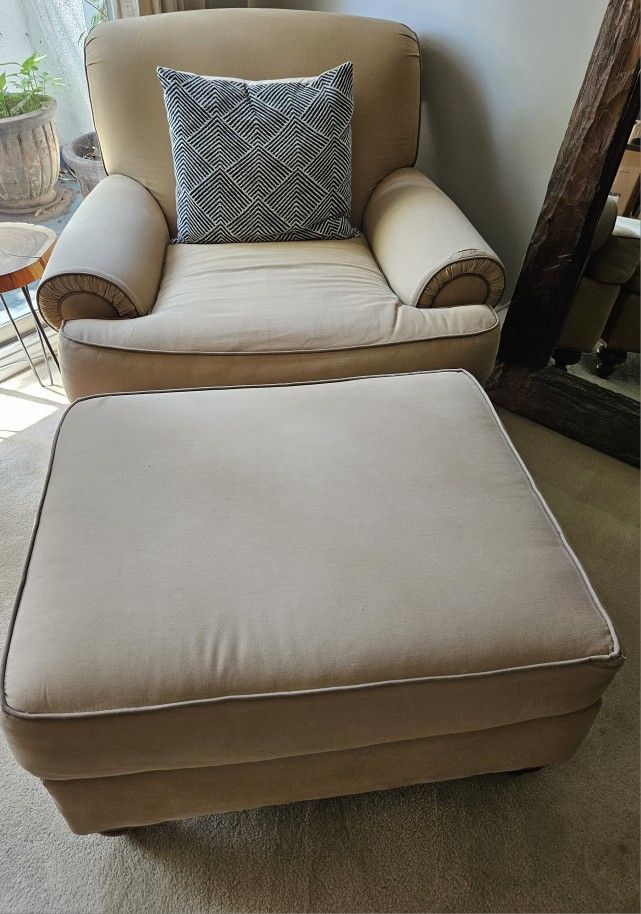 Very Comfortable Living Room Chair With Ottoman