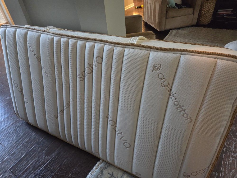 Twin Saatva Youth Mattress - Like New