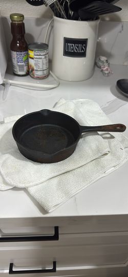 Small cast iron for eggs