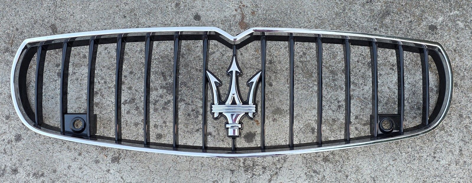 Maserati Quattroporte Front Bumper Grill Assembly