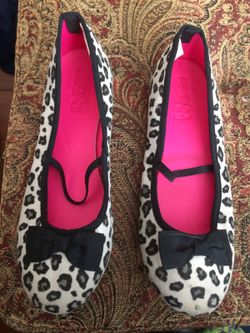 Very cute Crazy 8 girls shoes size 3